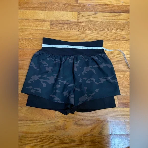 SPANX The Get Moving Short, Black Camo! Zip Pocket Excellent Condition Size S - Picture 9 of 10